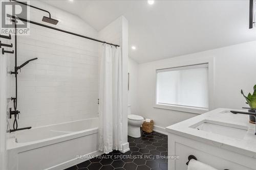 1422 Everall Road, Mississauga, ON - Indoor Photo Showing Bathroom