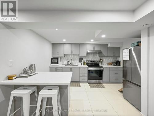 515 Vanier Drive, Milton, ON - Indoor Photo Showing Kitchen With Upgraded Kitchen