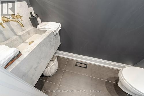 199 Queen Street W, Mississauga, ON - Indoor Photo Showing Bathroom