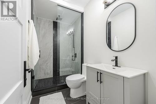 199 Queen Street W, Mississauga, ON - Indoor Photo Showing Bathroom