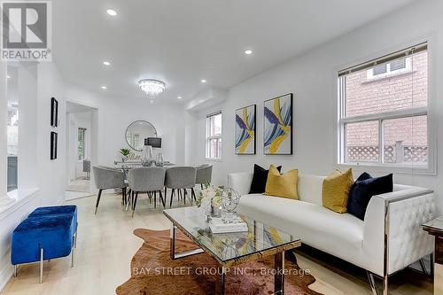 36 Elena Crescent, Vaughan, ON - Indoor Photo Showing Living Room