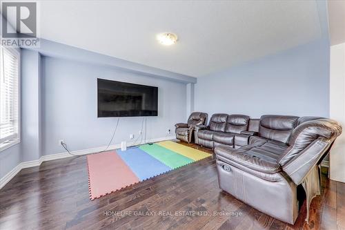 8 Cherry Lane, New Tecumseth, ON - Indoor Photo Showing Living Room