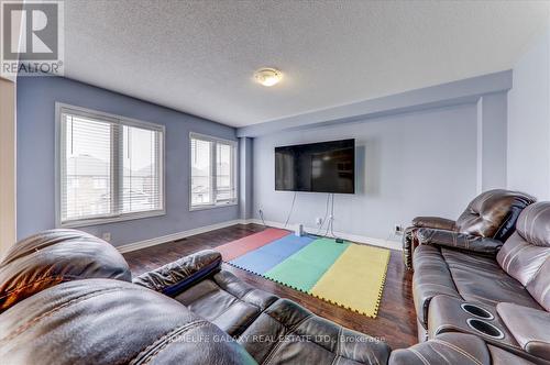 8 Cherry Lane, New Tecumseth, ON - Indoor Photo Showing Living Room