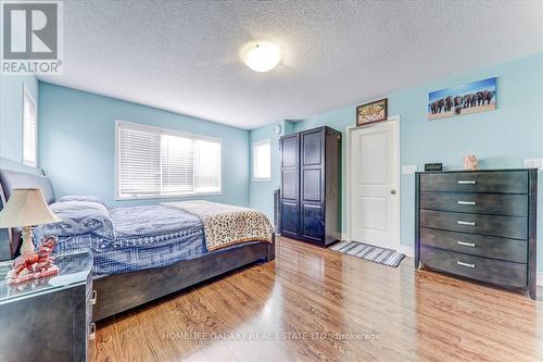 8 Cherry Lane, New Tecumseth, ON - Indoor Photo Showing Bedroom