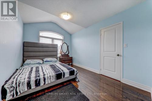 8 Cherry Lane, New Tecumseth, ON - Indoor Photo Showing Bedroom