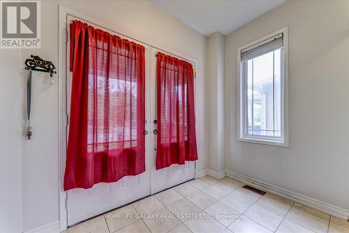 8 Cherry Lane, New Tecumseth, ON - Indoor Photo Showing Other Room