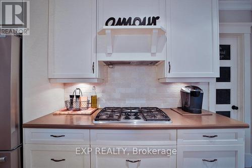 62 Roseview Avenue, Richmond Hill, ON - Indoor Photo Showing Kitchen