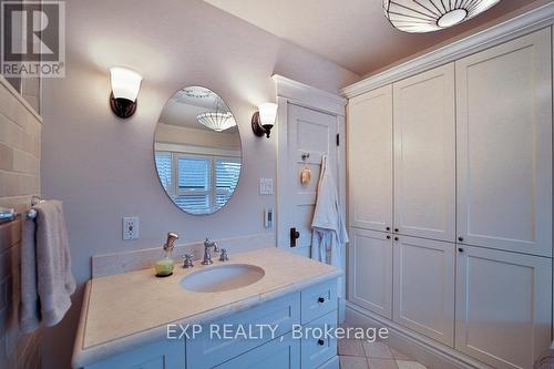 62 Roseview Avenue, Richmond Hill, ON - Indoor Photo Showing Bathroom