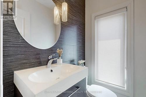 17 - 2 Mary Gapper Crescent, Richmond Hill, ON - Indoor Photo Showing Bathroom