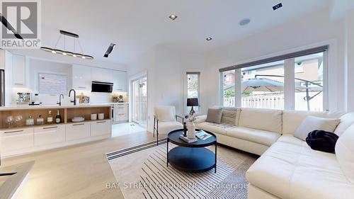 7 Mccaul Street, Markham, ON - Indoor Photo Showing Living Room