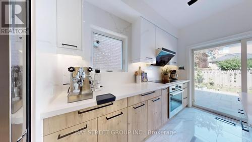 7 Mccaul Street, Markham, ON - Indoor Photo Showing Kitchen With Upgraded Kitchen