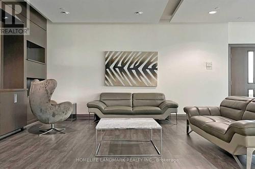 612 - 7171 Yonge Street, Markham, ON - Indoor Photo Showing Living Room