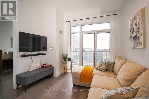 414 - 3220 Sheppard Avenue, Toronto, ON - Indoor Photo Showing Living Room