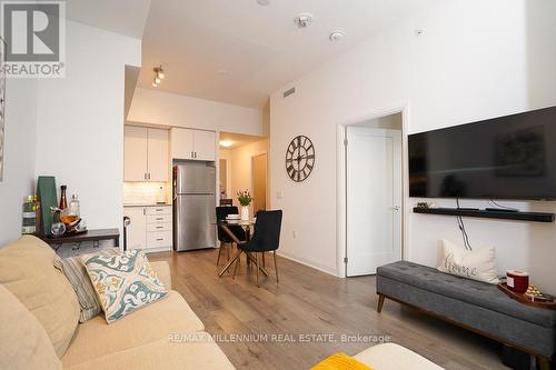 414 - 3220 Sheppard Avenue, Toronto, ON - Indoor Photo Showing Living Room