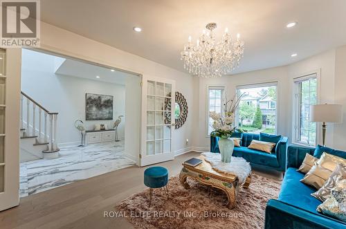 242 Linsmore Crescent, Toronto, ON - Indoor Photo Showing Living Room