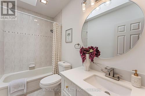 242 Linsmore Crescent, Toronto, ON - Indoor Photo Showing Bathroom