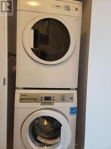 909 - 365 Church Street, Toronto, ON - Indoor Photo Showing Laundry Room