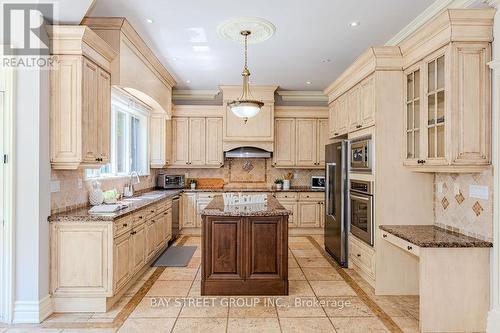 205 Greenfield Avenue, Toronto, ON - Indoor Photo Showing Kitchen With Upgraded Kitchen