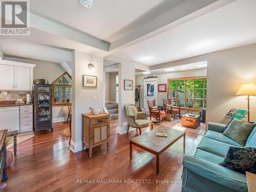 227 Kenilworth Avenue, Toronto, ON - Indoor Photo Showing Living Room