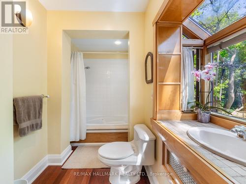 227 Kenilworth Avenue, Toronto, ON - Indoor Photo Showing Bathroom