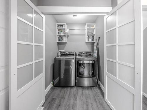 145-2220 Shannon Ridge Drive, West Kelowna, BC - Indoor Photo Showing Laundry Room