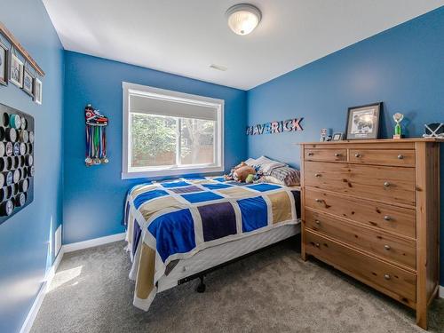 145-2220 Shannon Ridge Drive, West Kelowna, BC - Indoor Photo Showing Bedroom