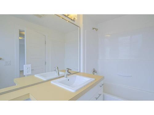 101-985 Academy Way, Kelowna, BC - Indoor Photo Showing Bathroom