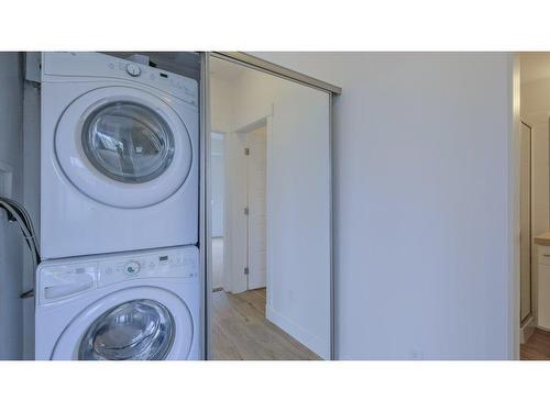 101-985 Academy Way, Kelowna, BC - Indoor Photo Showing Laundry Room