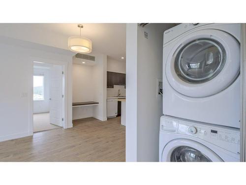 101-985 Academy Way, Kelowna, BC - Indoor Photo Showing Laundry Room