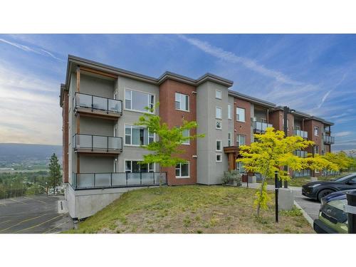 101-985 Academy Way, Kelowna, BC - Outdoor