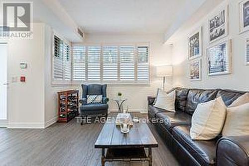 21 Cole Street, Toronto, ON - Indoor Photo Showing Living Room