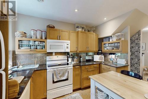 537 Hillsdale Avenue E, Toronto, ON - Indoor Photo Showing Kitchen