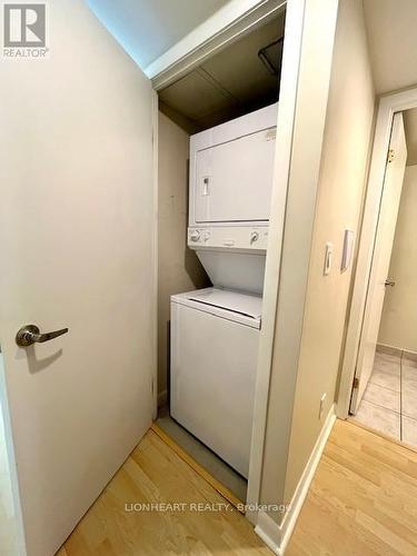 915 - 210 Victoria Street, Toronto, ON - Indoor Photo Showing Laundry Room
