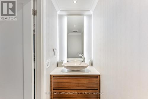 905/906 - 211 Queens Quay W, Toronto, ON - Indoor Photo Showing Bathroom
