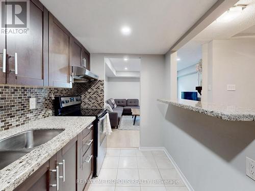 B - 36 Shank Street, Toronto, ON - Indoor Photo Showing Kitchen With Upgraded Kitchen