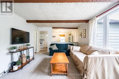750 County Rd 24, Kawartha Lakes, ON - Indoor Photo Showing Living Room