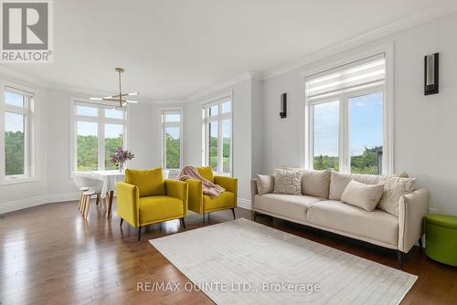 48 Pineridge Drive, Prince Edward County, ON - Indoor Photo Showing Living Room