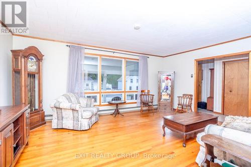 33 Franklin Street, Tweed, ON - Indoor Photo Showing Living Room