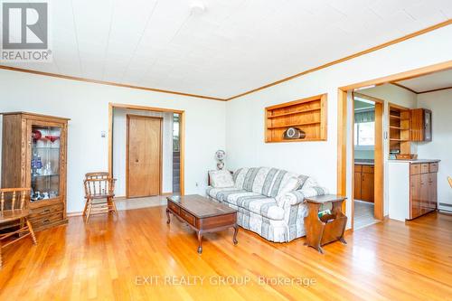 33 Franklin Street, Tweed, ON - Indoor Photo Showing Living Room