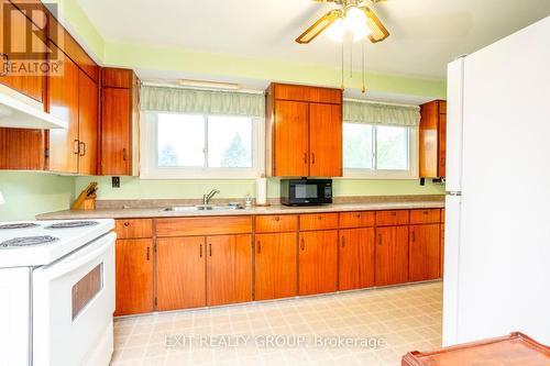 33 Franklin Street, Tweed, ON - Indoor Photo Showing Kitchen With Double Sink