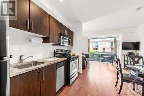 429 Kent Street Unit#221, Ottawa, ON - Indoor Photo Showing Kitchen With Upgraded Kitchen