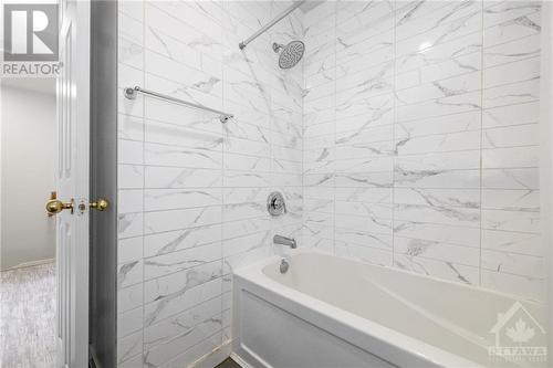 24 Havenhurst Crescent, Ottawa, ON - Indoor Photo Showing Bathroom