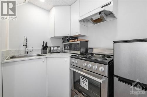 24 Havenhurst Crescent, Ottawa, ON - Indoor Photo Showing Kitchen