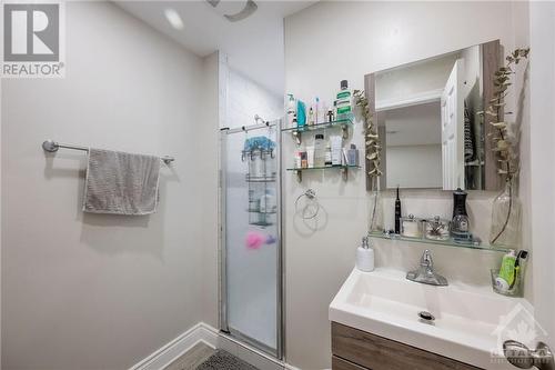 83-85 Lebreton Street N, Ottawa, ON - Indoor Photo Showing Bathroom
