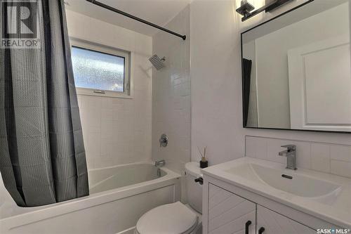 22 Brockelbank Crescent, Regina, SK - Indoor Photo Showing Bathroom