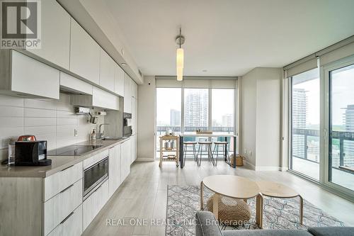 1911 - 8 Eglinton Avenue E, Toronto, ON - Indoor Photo Showing Kitchen With Upgraded Kitchen