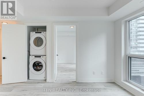 1101 - 327 King Street W, Toronto, ON - Indoor Photo Showing Laundry Room