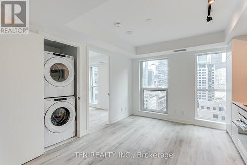 1101 - 327 King Street W, Toronto, ON - Indoor Photo Showing Laundry Room