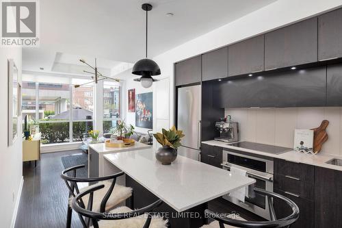 105 - 55 Regent Park Boulevard, Toronto, ON - Indoor Photo Showing Kitchen With Upgraded Kitchen