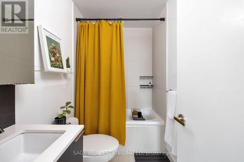 105 - 55 Regent Park Boulevard, Toronto, ON - Indoor Photo Showing Bathroom